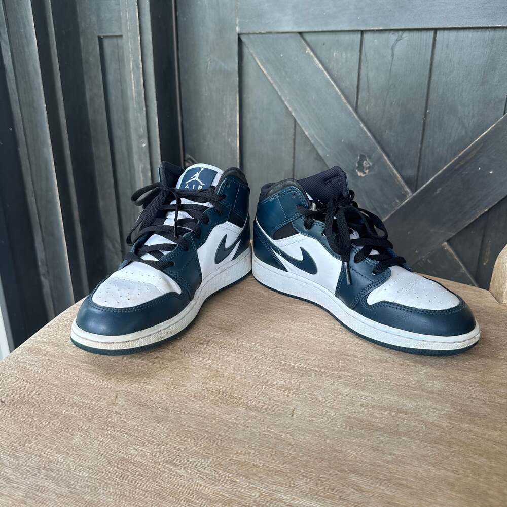 Nike Air Jordan 1 Mid Armory Navy Blue White Black 554725-411